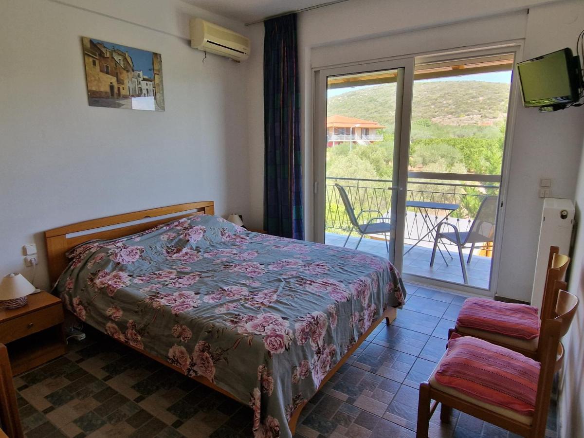 Grieks Vakantiehuis To Kalokairi Kougaíika Extérieur photo